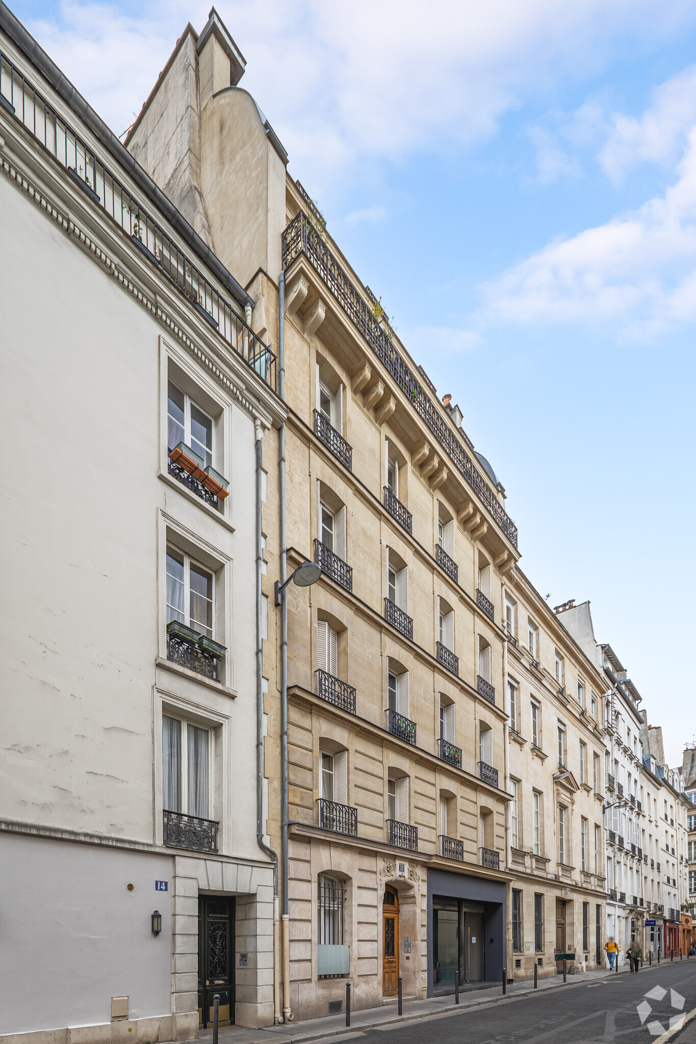 Retail in Paris for lease Building Photo- Image 1 of 3