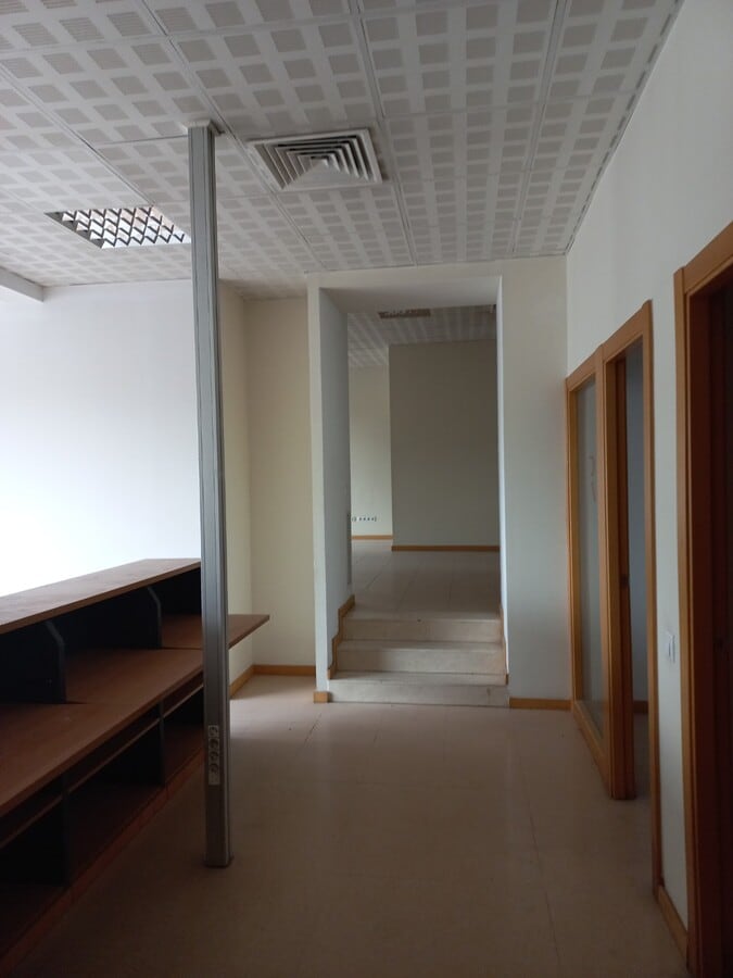 Montcada i Reixac, BAR 08110 - Unit 01 - - Interior Photo - Image 2 of 4