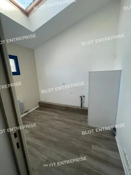 Office in Plérin for lease - Interior Photo - Image 2 of 4