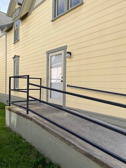 714 N Spurgeon St, Santa Ana, CA for lease - Building Photo - Image 2 of 19