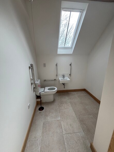 Bepton Rd, Midhurst for lease - Building Photo - Image 2 of 7