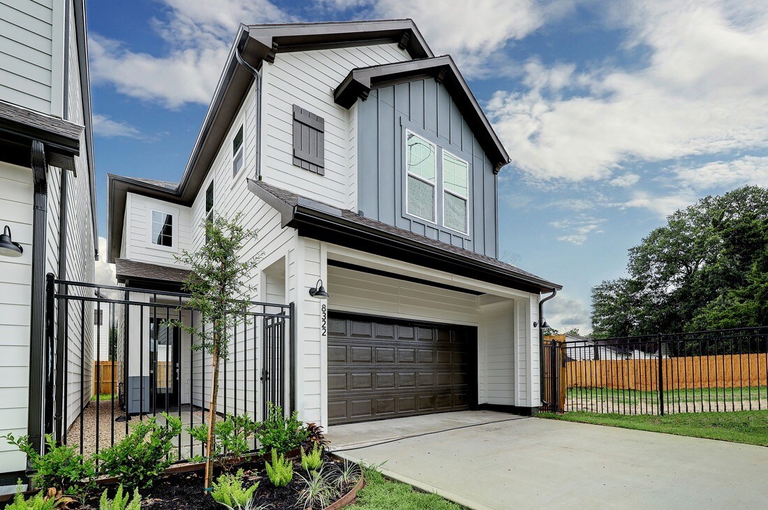 8668 Easthaven Blvd, Houston, TX for sale Primary Photo- Image 1 of 2