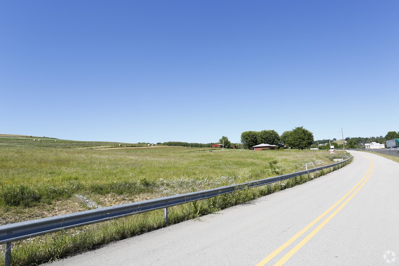 51 Lively Rd, Eighty Four, PA 15330