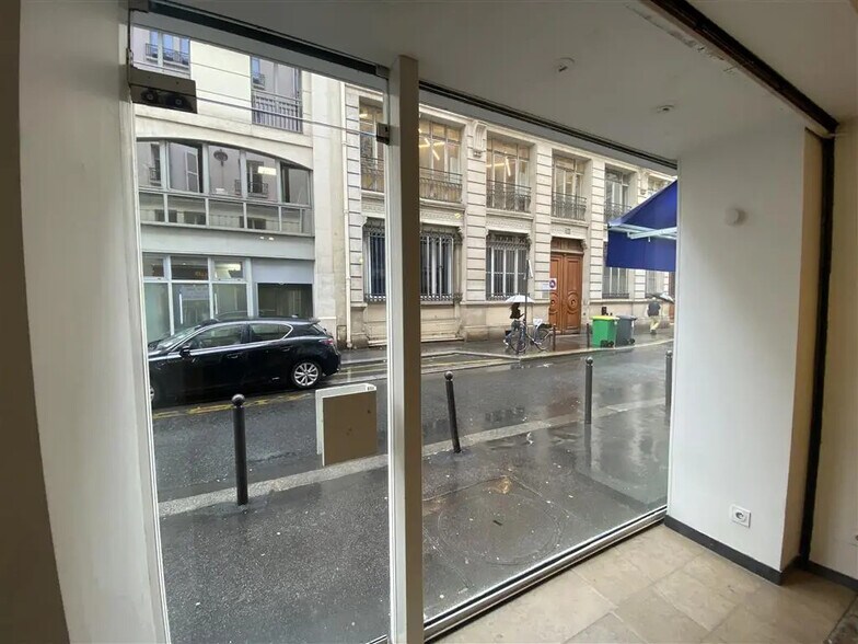 Retail in Paris for lease - Building Photo - Image 3 of 4