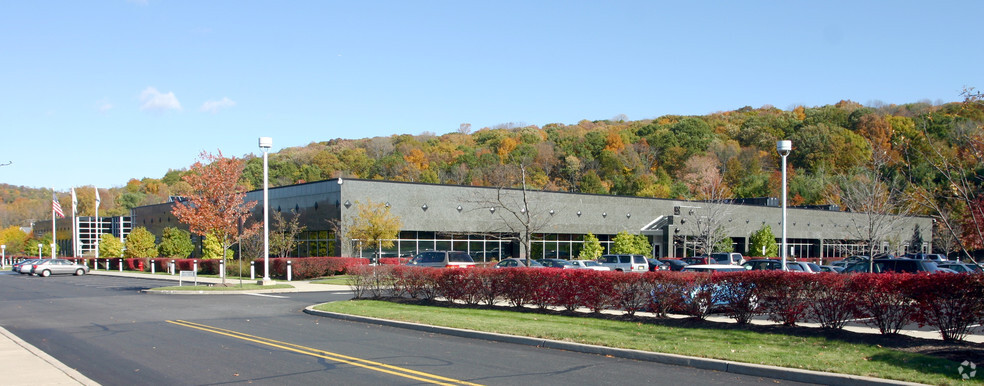 95 Corporate Dr, Bridgewater, NJ for sale - Building Photo - Image 1 of 1