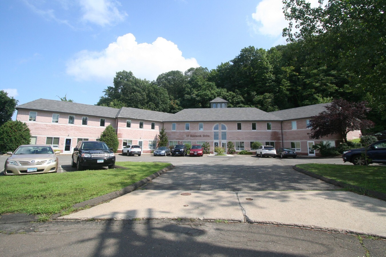 15 Research Dr, Woodbridge, CT 06525
