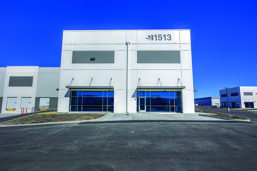 1513 Boeing, Stockton, CA for lease - Building Photo - Image 1 of 4