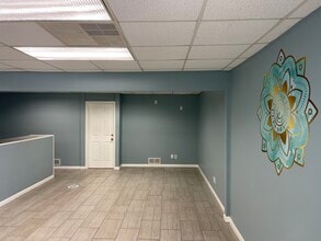 2303 E Washington St, Bloomington, IL for lease Interior Photo- Image 2 of 3