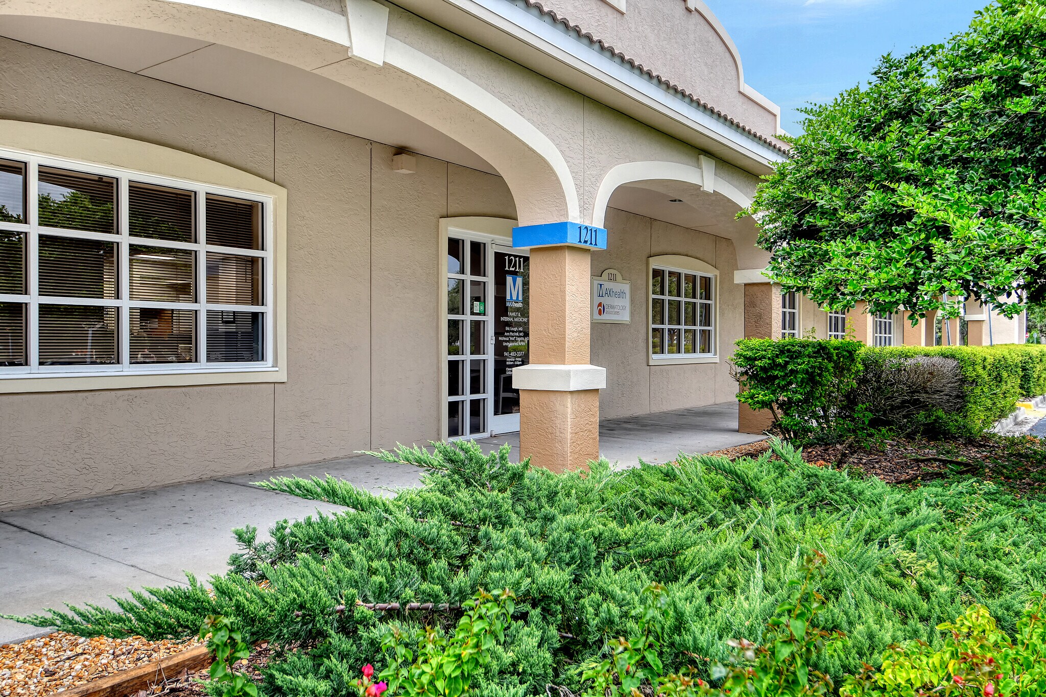 1211 Jacaranda Blvd, Venice, FL for sale Primary Photo- Image 1 of 3