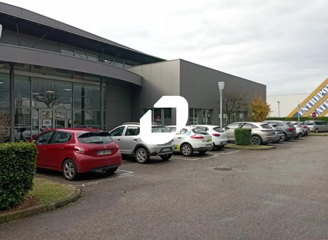 Office in Moirans for lease Building Photo- Image 1 of 10