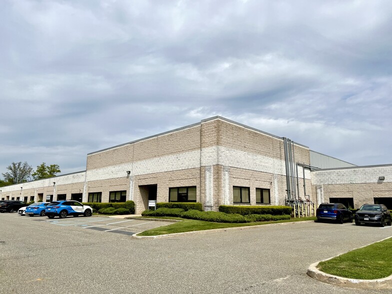 245 Newtown Rd, Plainview, NY for lease - Building Photo - Image 1 of 7