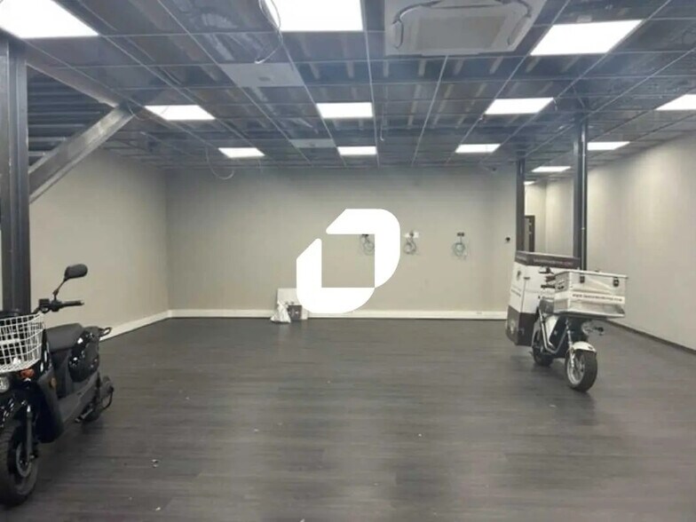 Office in SAINT-OUEN-L'AUMONE for lease - Interior Photo - Image 2 of 13