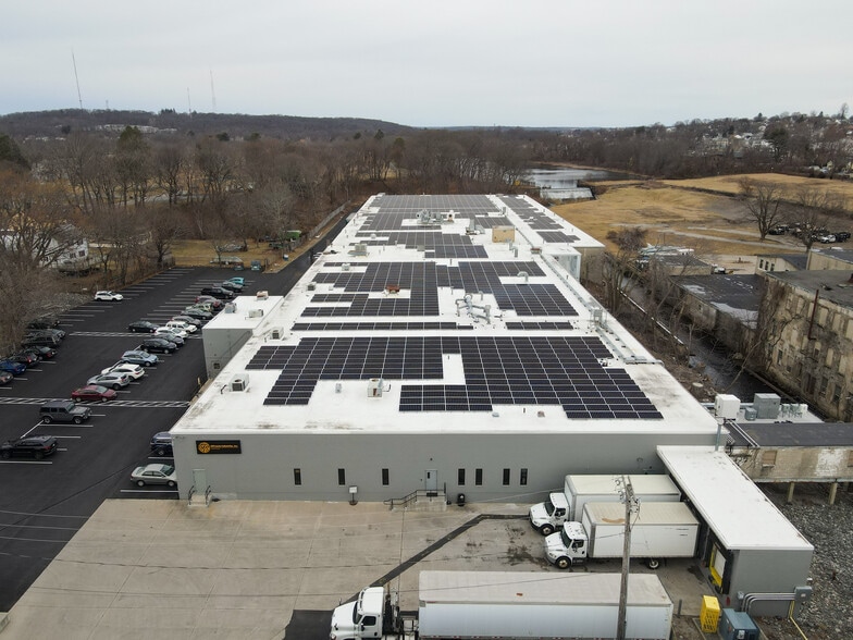 1425 Cranston St, Cranston, RI for lease - Building Photo - Image 3 of 7