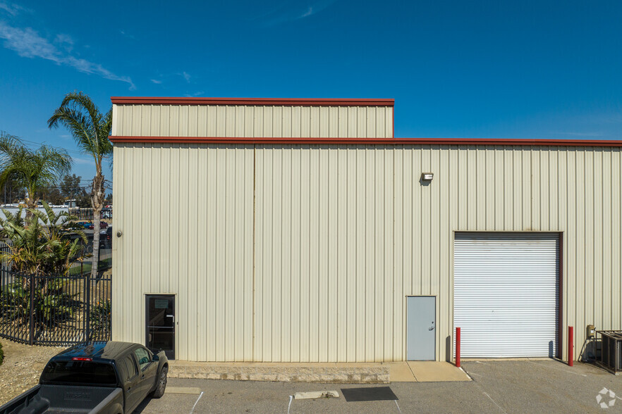 15535 Arrow Hwy, Fontana, CA for lease - Building Photo - Image 2 of 5