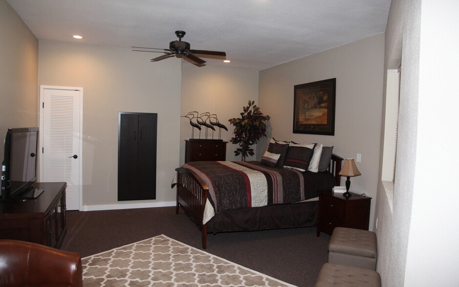 90325 Grumman, Eugene, OR for sale - Interior Photo - Image 2 of 5