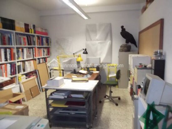 Retail in Cáceres, Cáceres for lease - Building Photo - Image 2 of 11