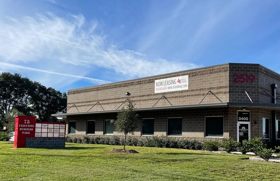 2519 N Frazier St, Conroe, TX for lease - Building Photo - Image 1 of 19