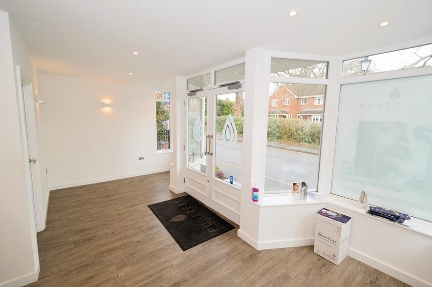 7-13 Updown Hl, Windlesham for lease - Building Photo - Image 3 of 20