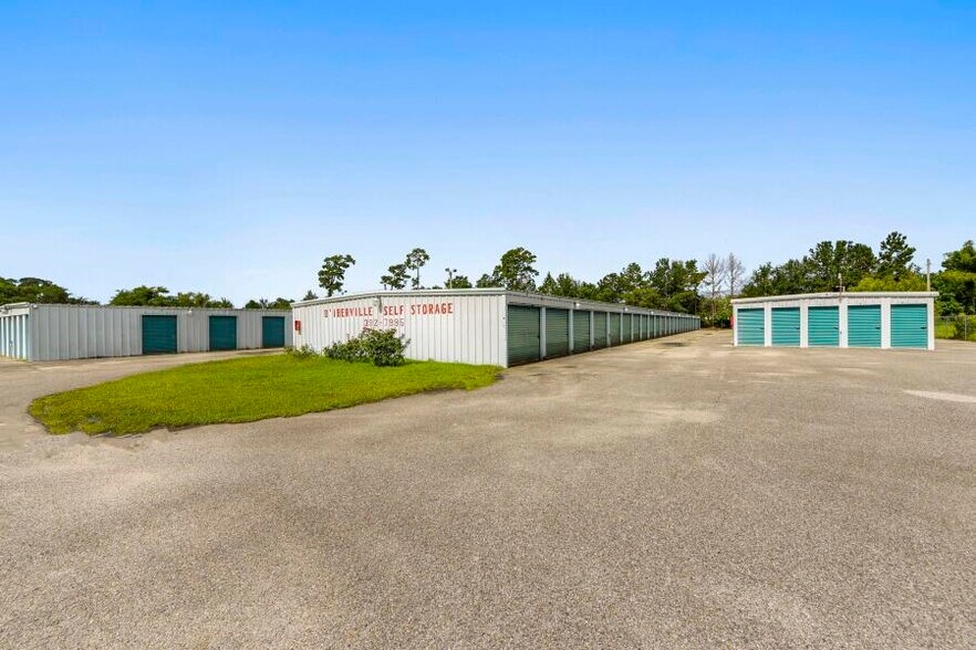 10539 Gorenflo Rd, Diberville, MS 39540