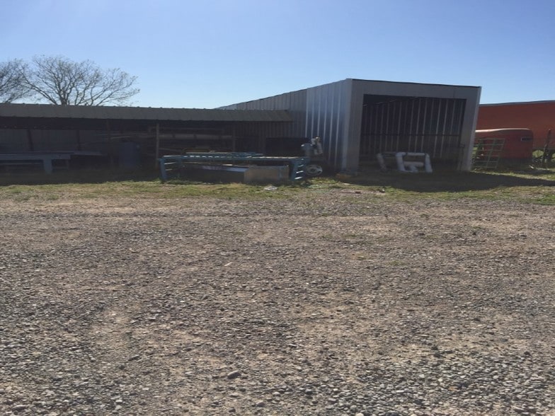 2102 SW 3rd St, Lawton, OK for lease - Building Photo - Image 3 of 30