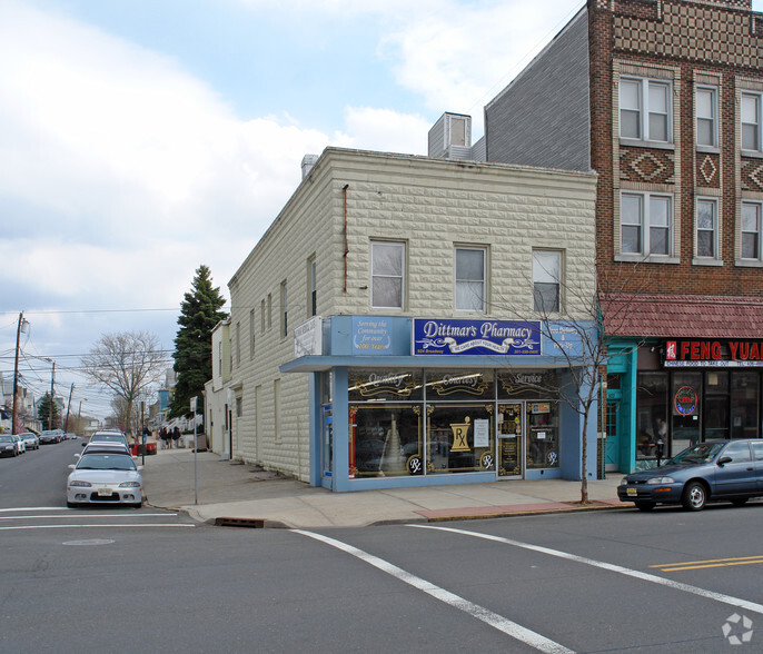 924 Broadway, Bayonne, NJ for lease - Primary Photo - Image 1 of 22