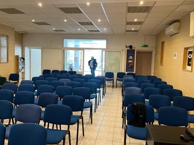 Flex in Marseille for sale - Interior Photo - Image 2 of 8