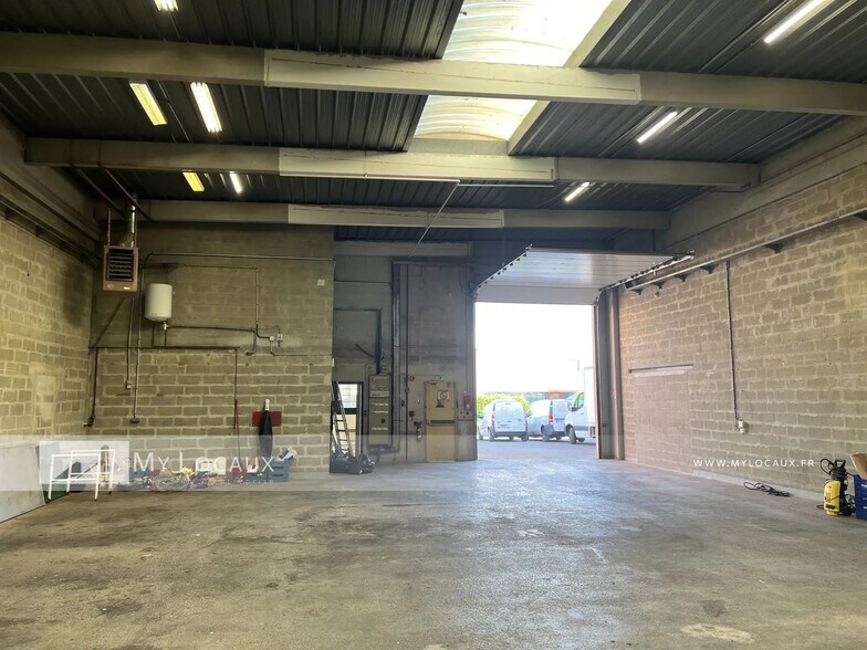 Industrial in Argenteuil for lease - Interior Photo - Image 3 of 6