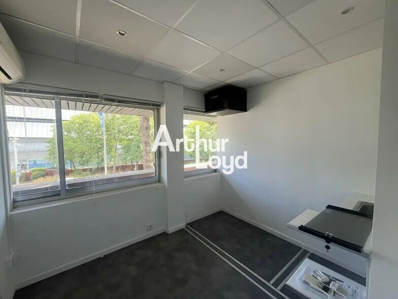 Office in Saint-Laurent-du-Var for lease - Interior Photo - Image 3 of 5