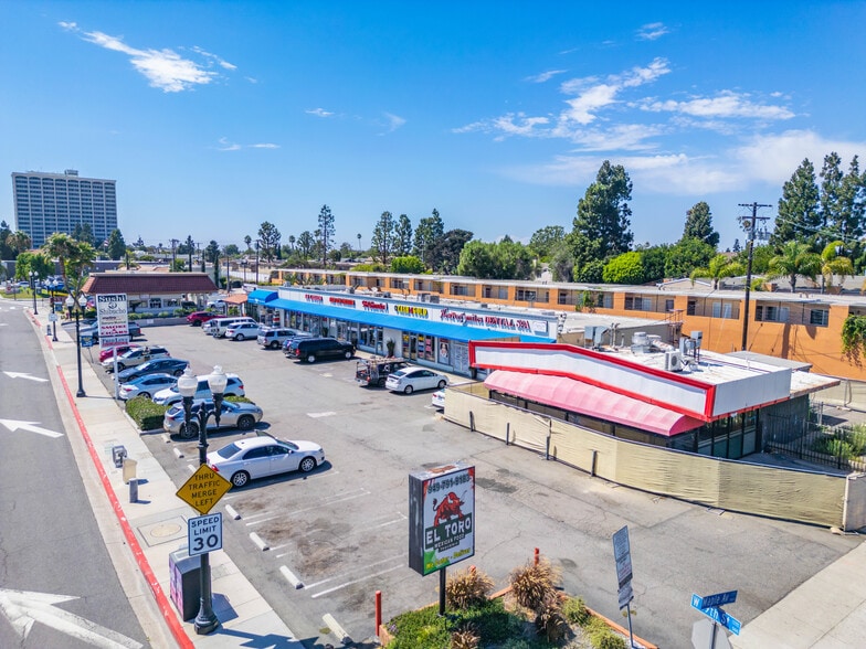 570-590 W 19th St, Costa Mesa, CA for sale - Building Photo - Image 1 of 13