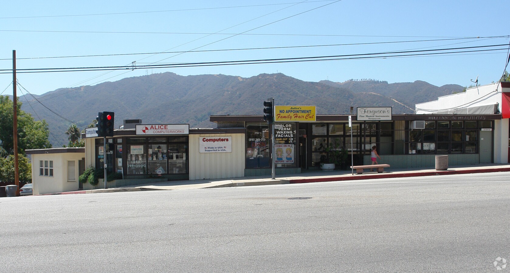 37003704 Foothill Blvd, La Crescenta, CA 91214