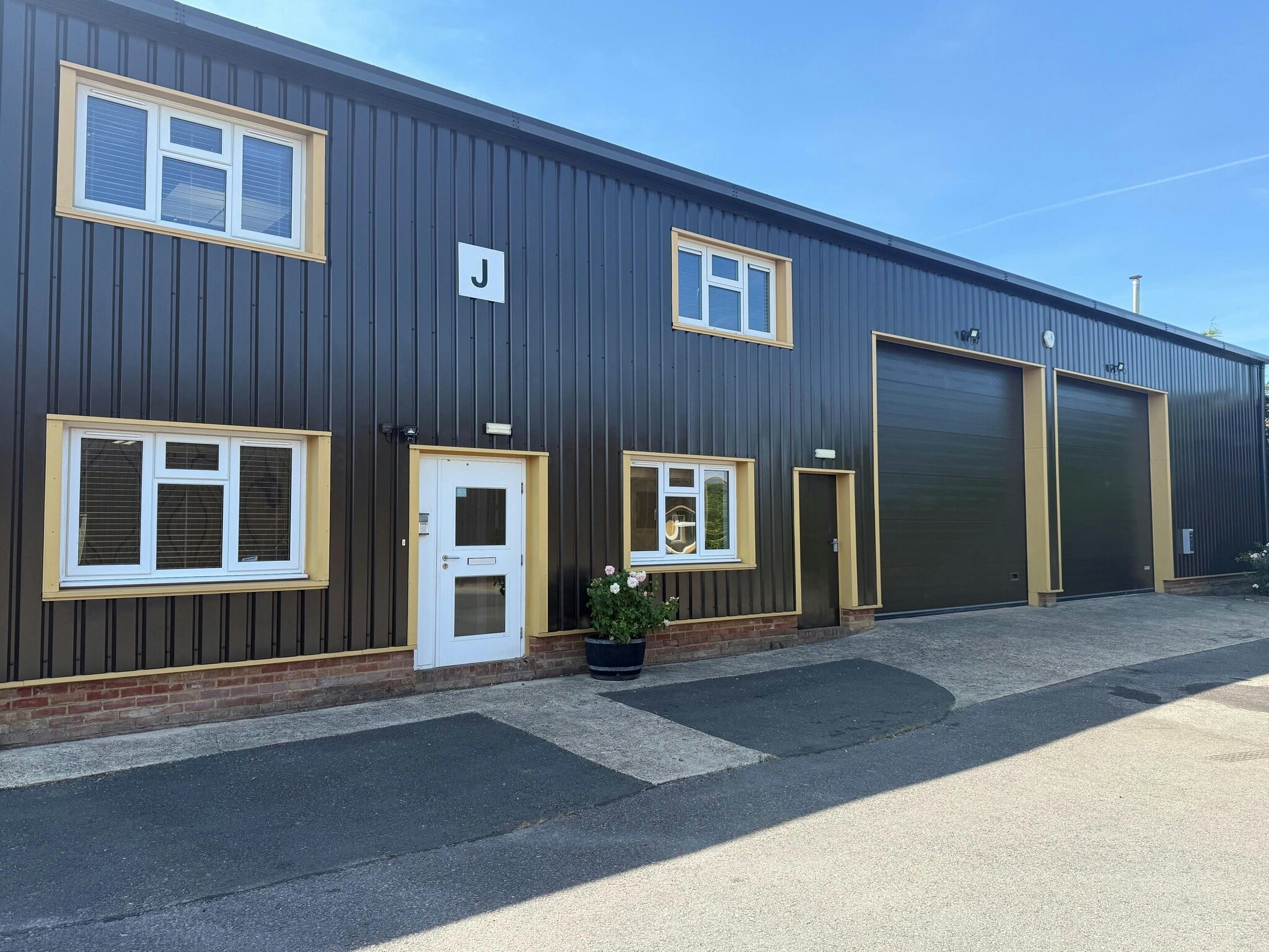 Basingstoke Rd, Reading for lease Building Photo- Image 1 of 11