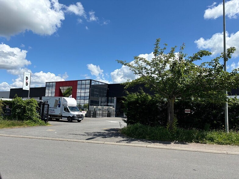 Flex in Forbach for lease - Building Photo - Image 2 of 8