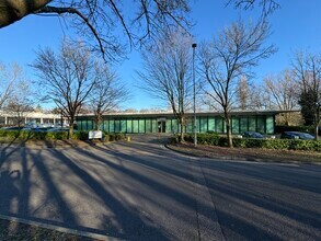 2 Bramley Rd, Milton Keynes for lease Building Photo- Image 2 of 3