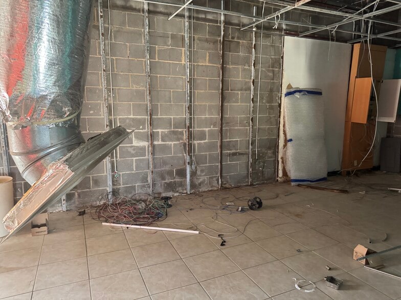 12135 Bissonnet St, Houston, TX for lease - Interior Photo - Image 3 of 4