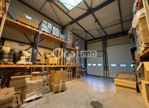 Office in Fleurieux-sur-l'Arbresle for lease Interior Photo- Image 2 of 3