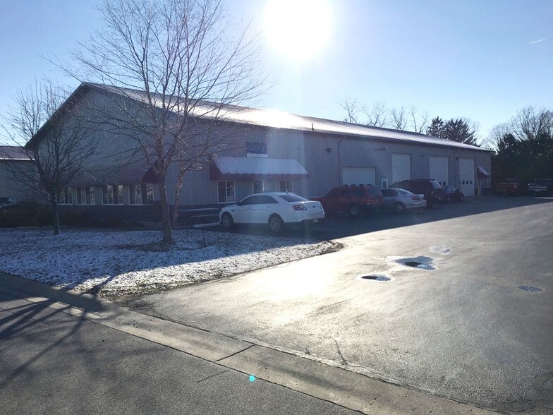 1542 Southpark Ct, Columbus, IN for sale - Primary Photo - Image 1 of 1