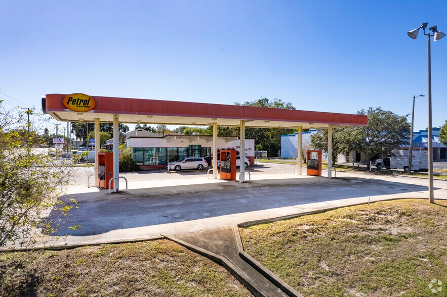 103 W Windhorst Rd, Brandon, FL 33510