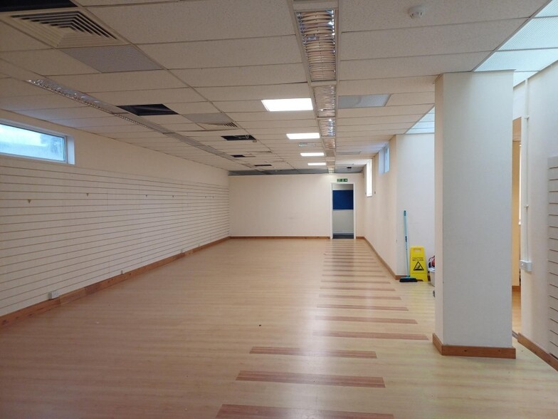 27 Crown St, Kettering for lease - Interior Photo - Image 3 of 4