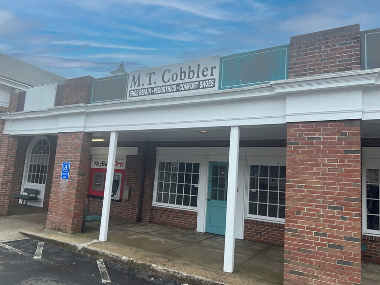 1715 Foxon Rd, North Branford, CT for lease - Building Photo - Image 3 of 8