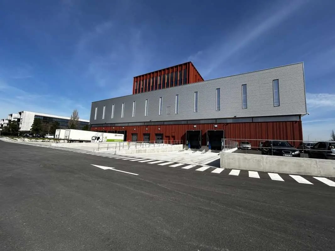 Flex in Lyon for lease Building Photo- Image 1 of 43