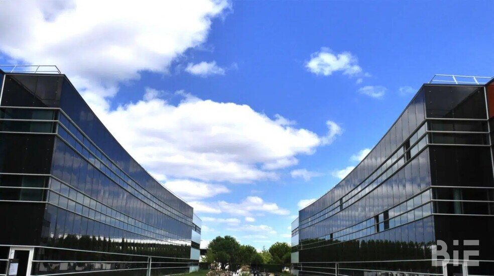 Office in Mérignac for lease - Building Photo - Image 1 of 4