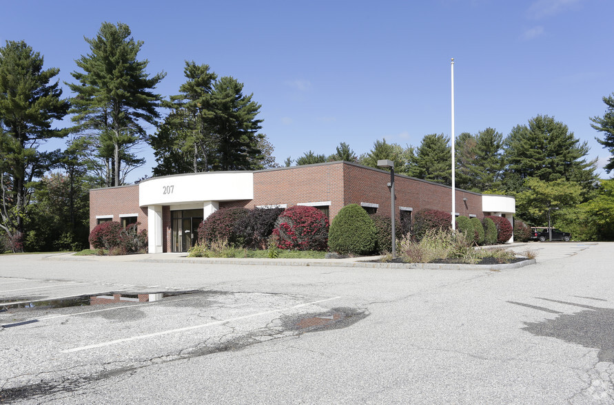 207 Gannett Dr, South Portland, ME for sale - Primary Photo - Image 1 of 1