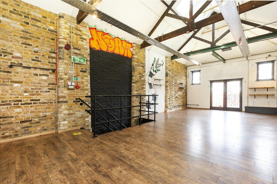 4-6 Broadway Market Mews, London for lease - Interior Photo - Image 3 of 18