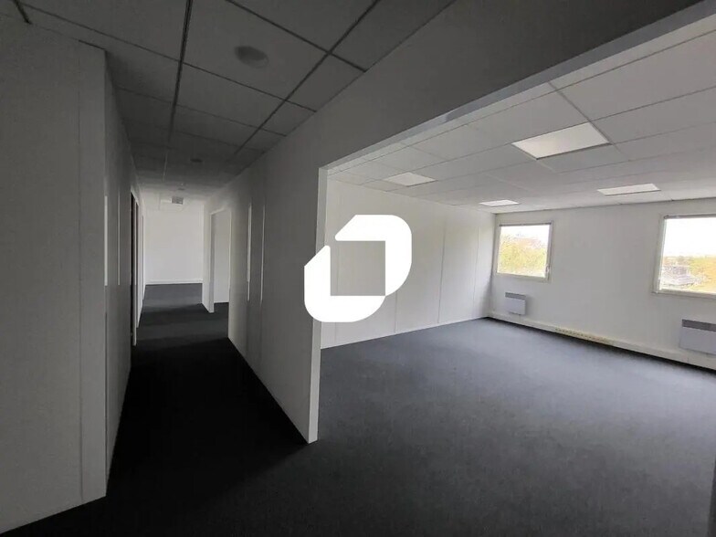 Office in Loos for lease - Interior Photo - Image 2 of 7