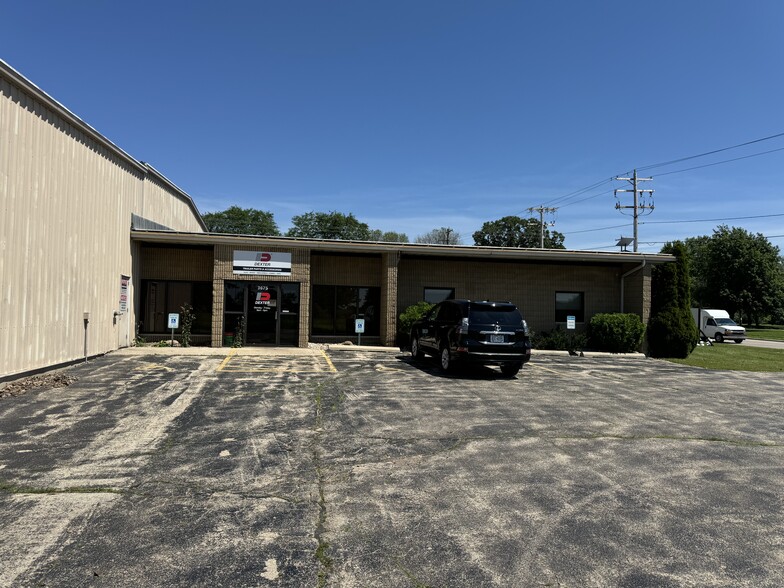 3675 N Main St, Oshkosh, WI for lease - Building Photo - Image 3 of 10