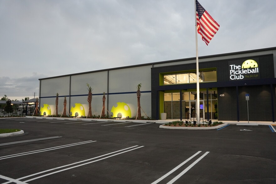 The Pickleball Club Assets Portfolio portfolio of 2 properties for sale on LoopNet.com - Building Photo - Image 1 of 11