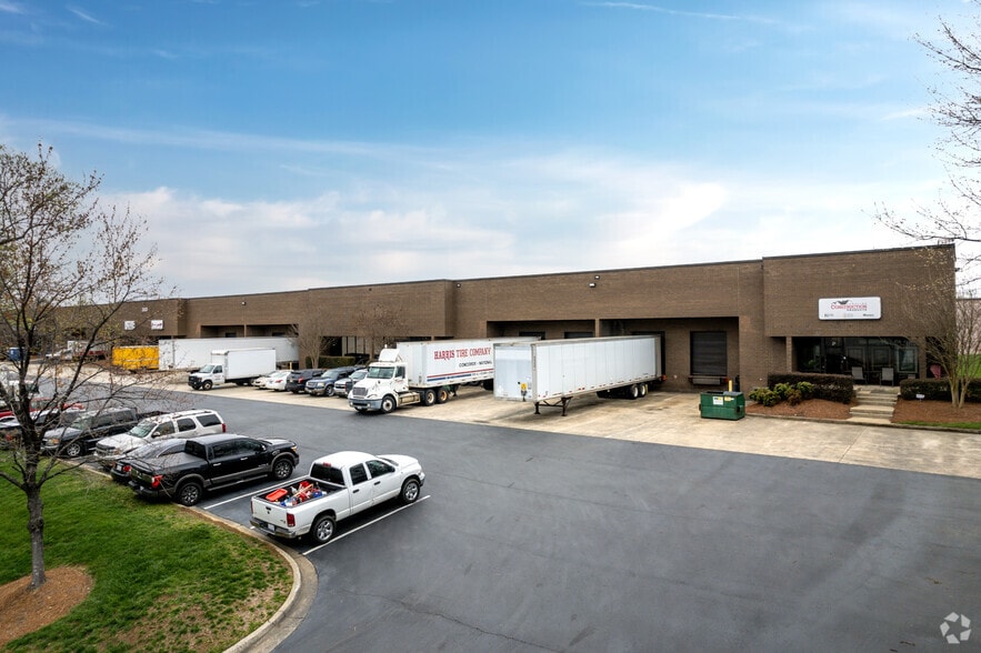 3301 Woodpark Blvd, Charlotte, NC for lease - Building Photo - Image 3 of 6