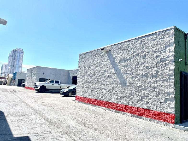 2121 Western Ave, Las Vegas, NV for lease - Building Photo - Image 3 of 13