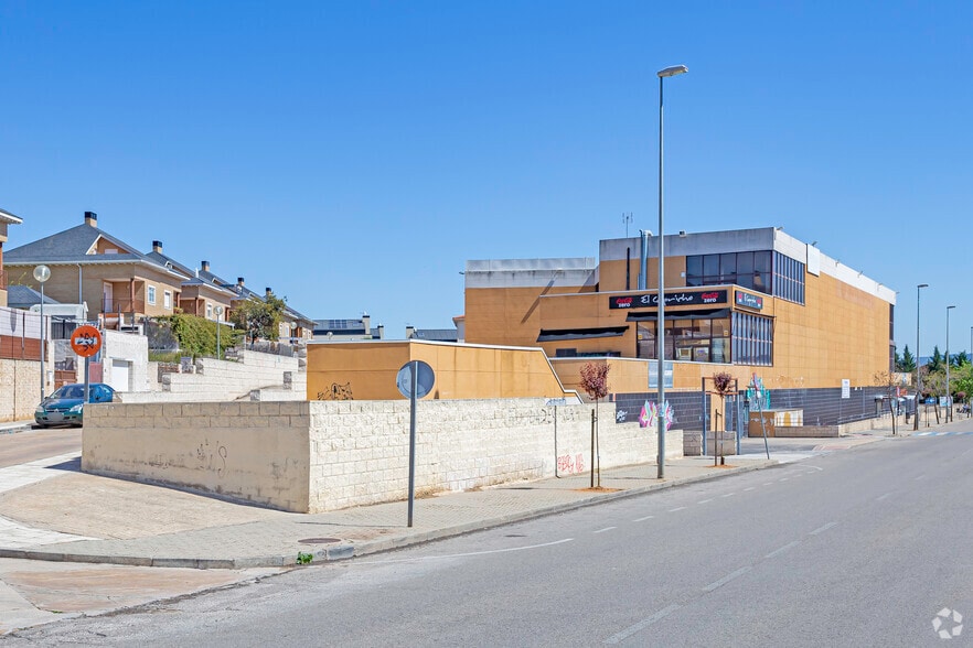 Retail in Cabanillas del Campo, Guadalajara for sale - Building Photo - Image 2 of 2