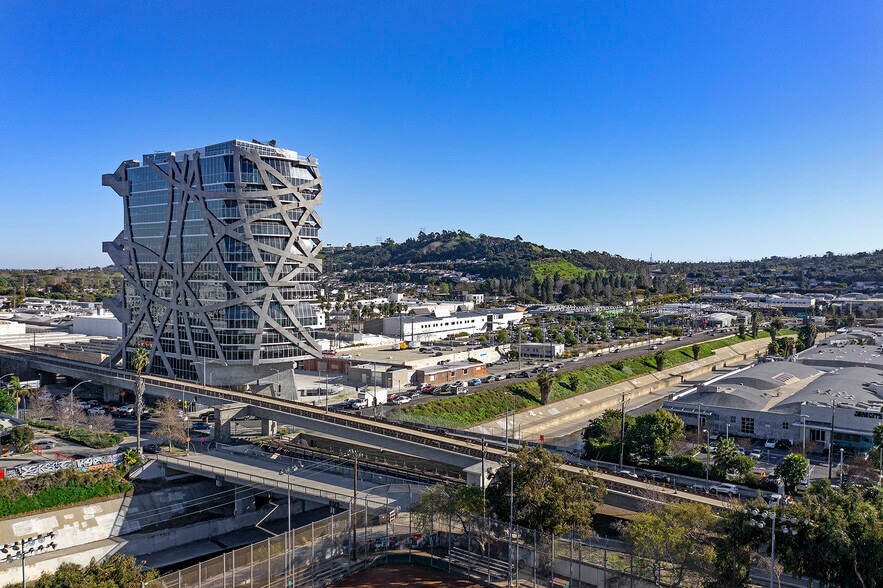 5790 W Jefferson Blvd, Los Angeles, CA for lease - Building Photo - Image 2 of 13